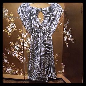 Perfect night out dress 🍾 Beautiful animal print
